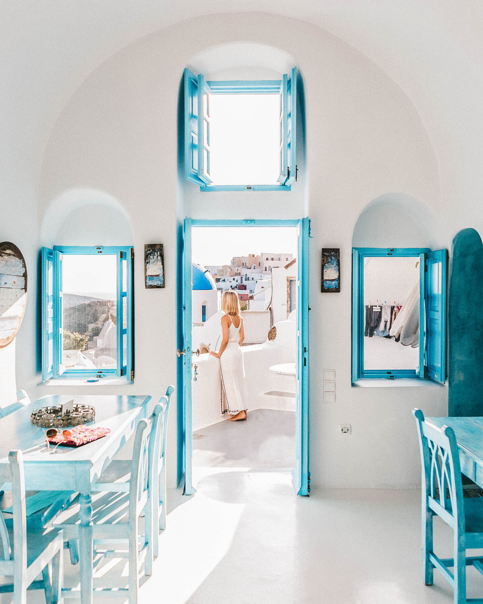 One of the best greek islands to visit - Santorini via @finduslost
