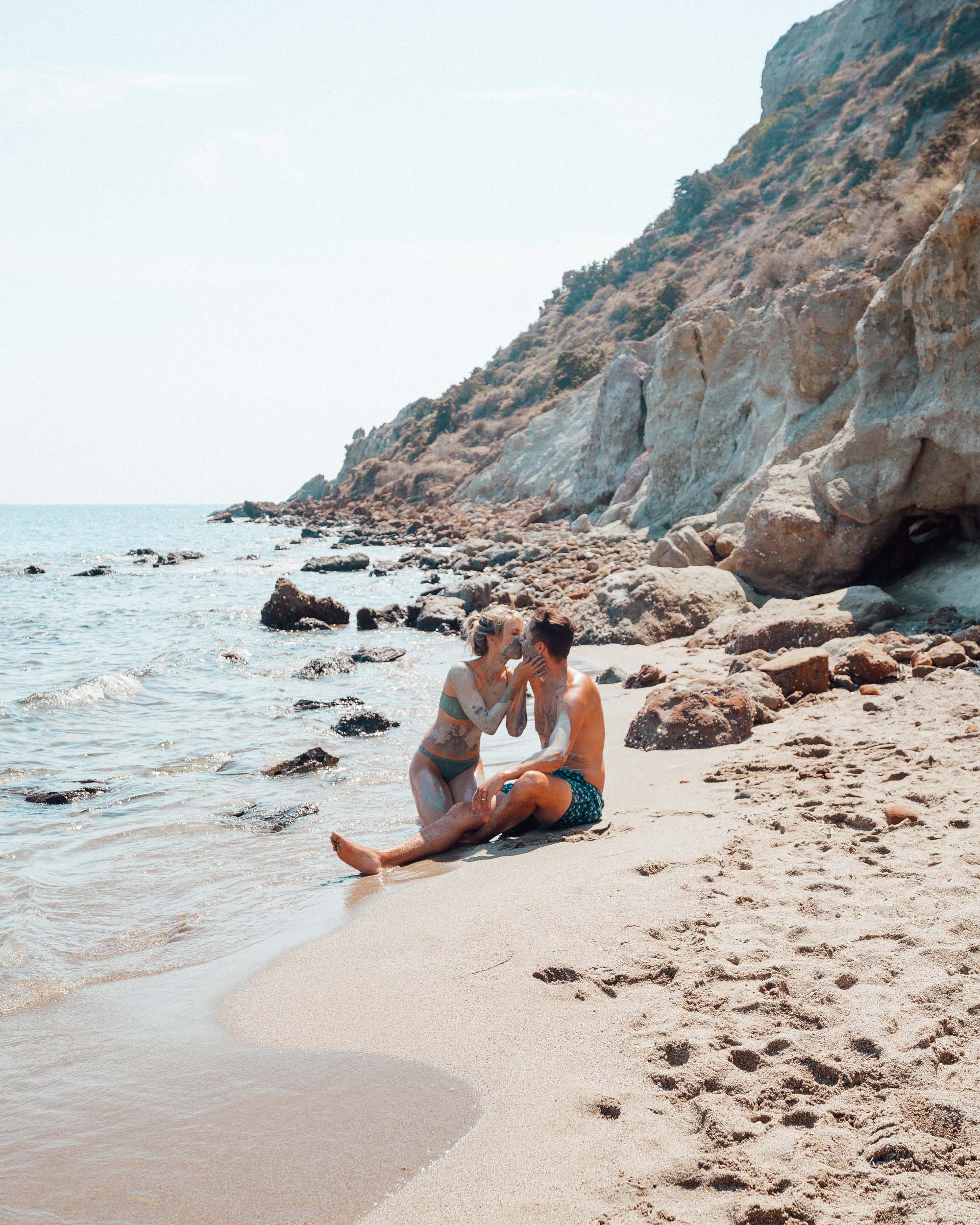 Clay mud beach in Paros via @finduslost